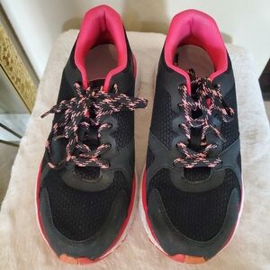 Vionic Black and Pink Sneakers